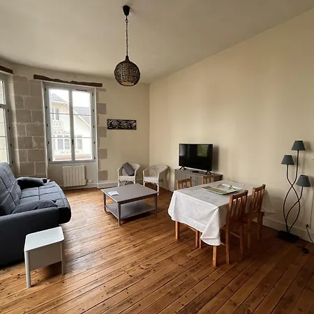 Appartamento T2 En Centre-ville, 1er étage, La Roche-posay, Pour 4 Pers, Animaux Bienvenus - Fr-1-541-107 *